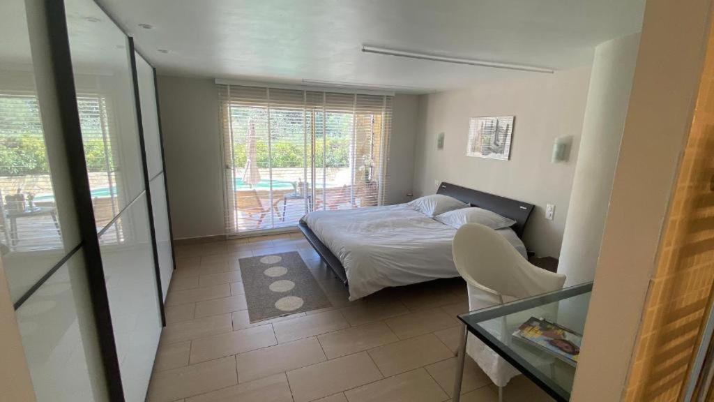 Chambre Double - Vue sur Piscine